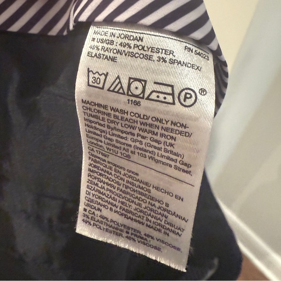 Banana Republic Ryan Slim Straight-Fit Washable
Pinstripe Pant - Picture 5 of 6